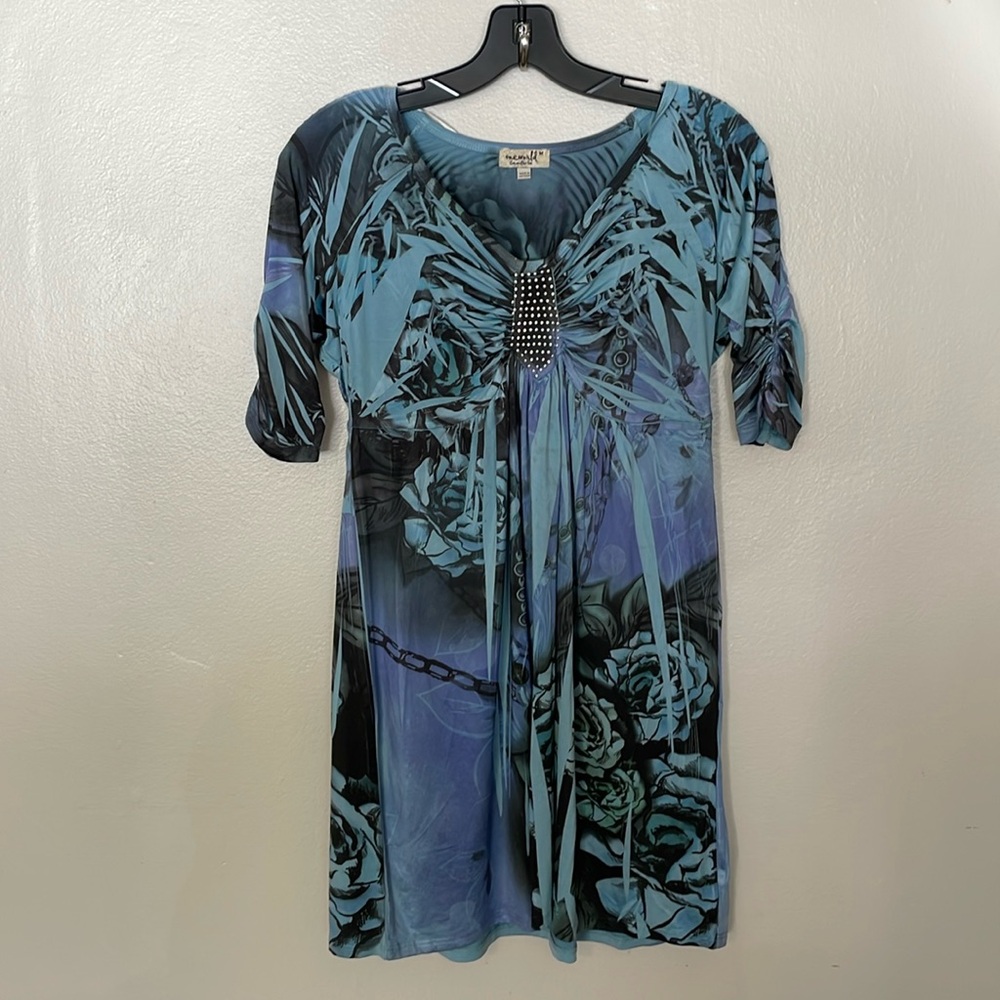 EUC One World Top. Size Medium